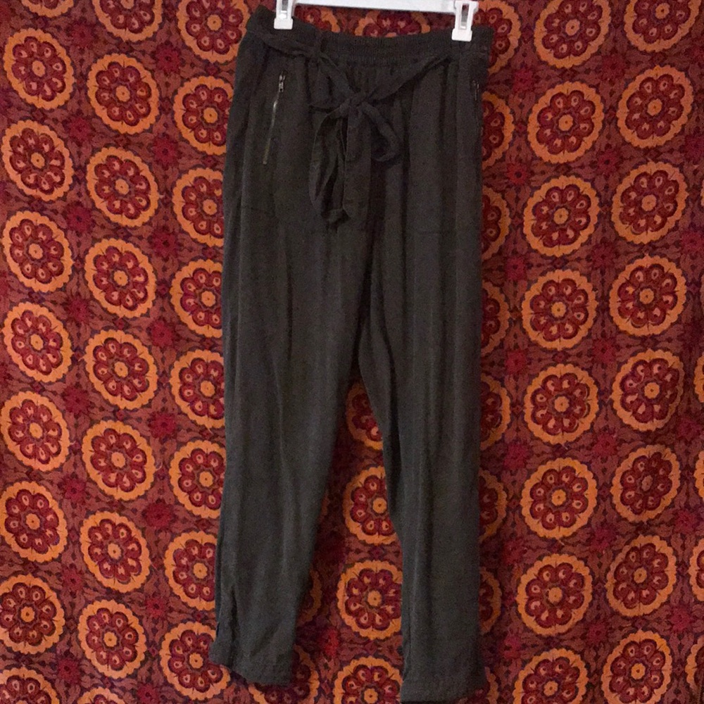 Tahari casual joggers💚